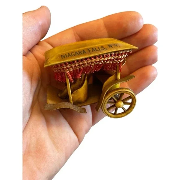 Vintage Celluloid Toy Horse Drawn Surrey Fringed Carriage Excellent Condition - Picture 6 of 6